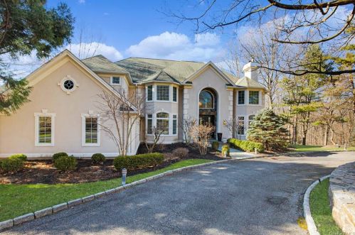 6 Hemlock Holw, Chappaqua, NY 10514-1923