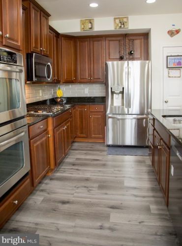 2631 Eastbourne Dr, Woodbridge VA  22191-4090 exterior
