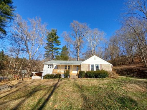 37 Morris Loop Rd, Marietta, OH 45750-6804