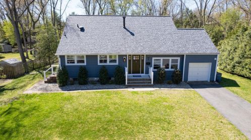 18 Sandalwood Dr, East Brunswick NJ  08816-4047 exterior