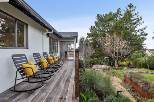 13050 Brookpark Rd, Oakland CA  94619-3504 exterior