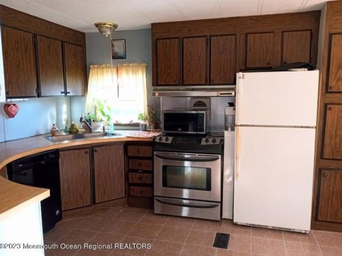 44 Douglas Dr, Jackson Twp NJ 08527-3519 exterior