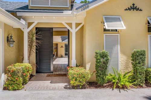 1000 Carolina Cir, Vero Beach, FL 32962-6943