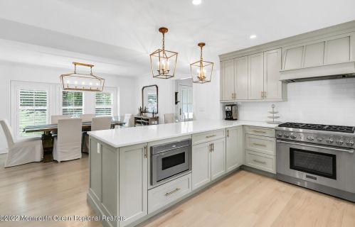 4 Constitution Dr, Leonardo NJ  07737-1808 exterior