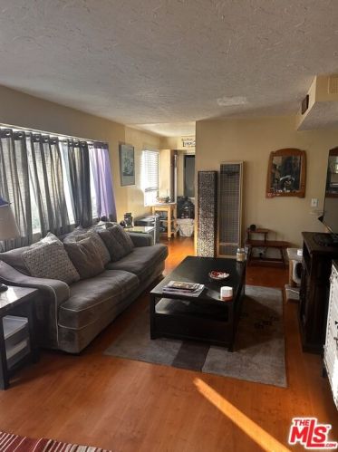 4246 Farmdale Ave, North Hollywood CA  91604-2938 exterior