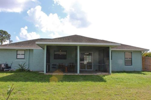 1067 Payne Ave, Fort Pierce, FL 34953-3474