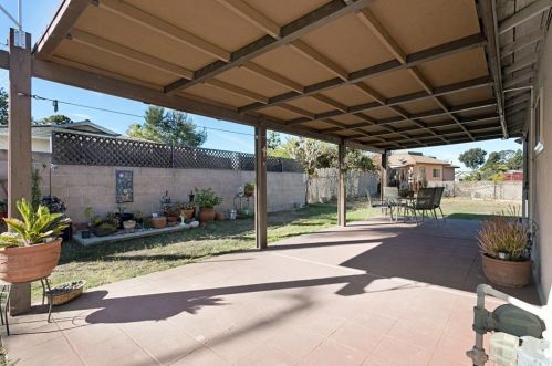 774 Citrus Ave, Vista, CA 92084-5073