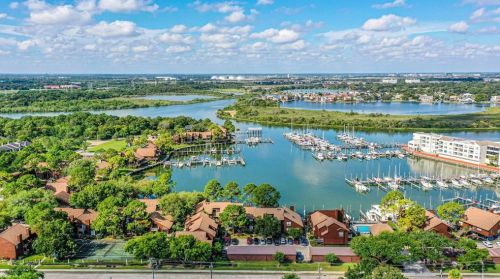 687 Davis Rd, League City, TX 77573-2845