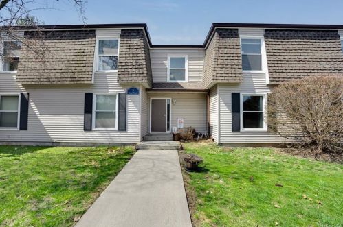 8 Stout Ct, Poughkeepsie, NY 12601-2960
