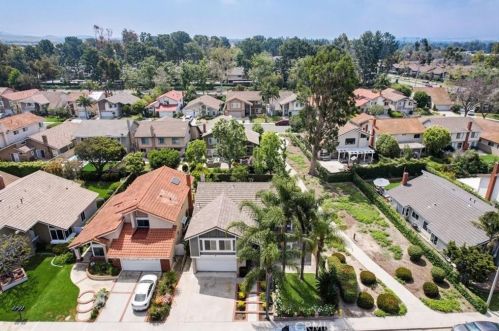 12 Christamon, Irvine CA 92620-1829 exterior