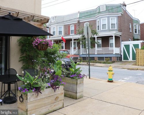 1618 14th St, Wilmington, DE 19806-4002