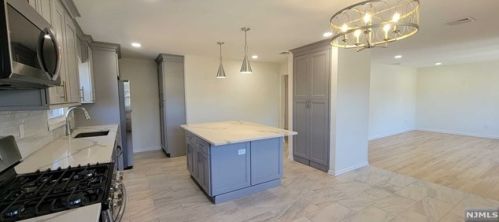 312 Glen Ave, Palisades Park NJ  07650-1715 exterior