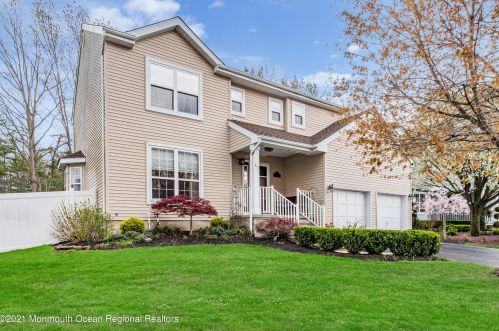 45 Enclosure Dr, Morganville NJ  07751-1807 exterior