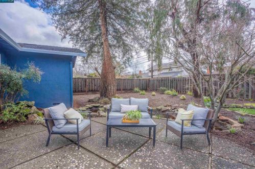 915 Dartmouth Way, Concord CA  94518-3819 exterior