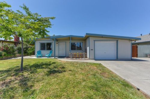 21 Dawn Dr, Woodland, CA 95695-2516