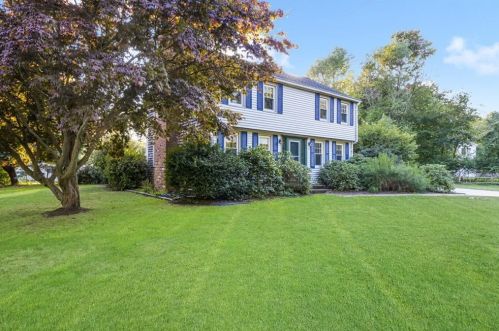 56 Glendale Cir, North Kingstown, RI 02852-6132
