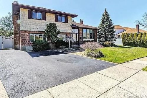 662 Carlisle Rd, Muttontown, NY 11753-2603