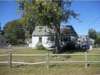 26 Damon Ave, Nashua, NH 03064-1228