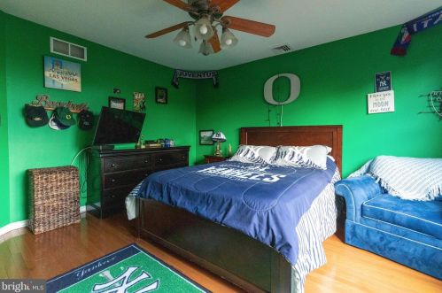 20 Kings Ct, Swedesboro NJ  08085-5033 exterior