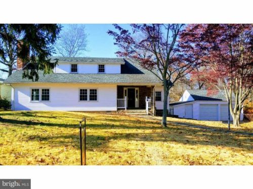 211 Columbia St, West Deptford, NJ 08096-2112