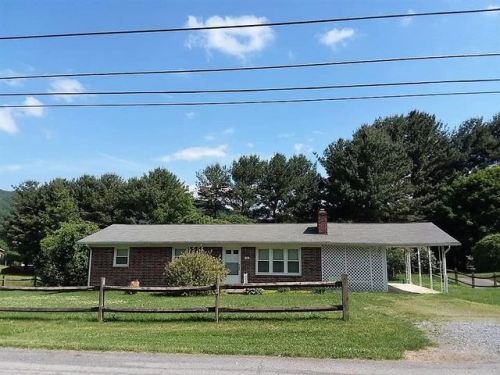 154 Fenway Dr, Saltville, VA 24370-4452