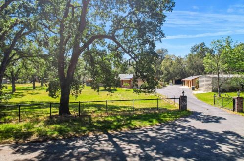 3330 Barker Rd, Loomis, CA 95650-9034