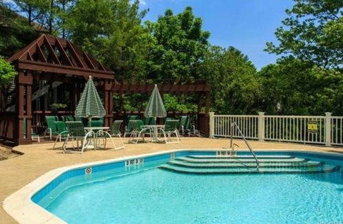 7 Parkridge Ct, Rye Brook, NY 10573-1944