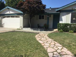 6535 Kings Pl, Gilroy, CA 95020-6722
