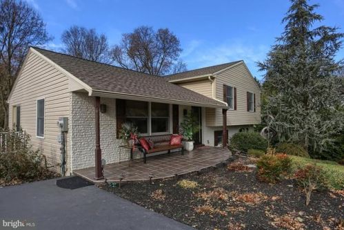 212 Frederick St, Highspire, PA 17034-1301