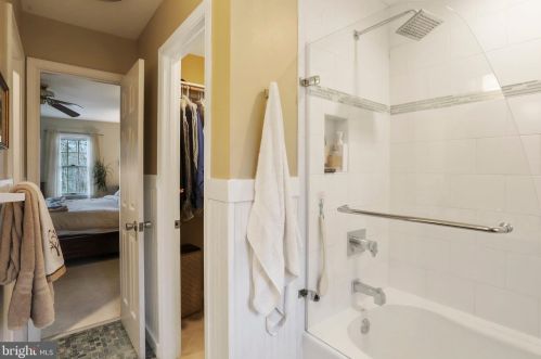 5550 Wide Oak Ct, Woodbridge VA  22192-6036 exterior