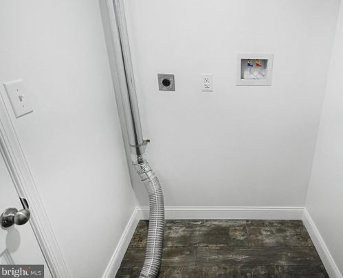 19 Locust Cir, Navy Sup Dpt PA  17050-3192 exterior