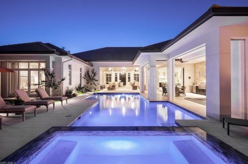 1582 Crayton Rd, Naples, FL 34102-5124