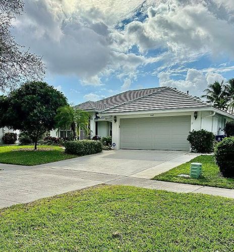 1045 Egret Cir, Jupiter, FL 33458-8425
