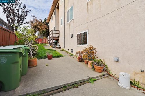 3201 Arkansas St, Oakland CA 94602-3707 exterior