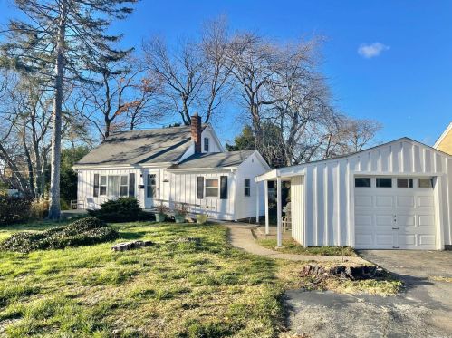 92 John St, North Lindenhurst NY  11757-4108 exterior