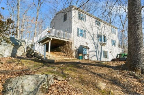 261 Whistle Town Rd, East Lyme CT  06333-1031 exterior