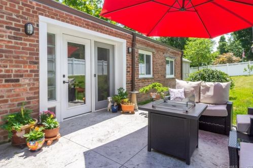 3 Marshall Ln, Ansonia CT  06401-2815 exterior