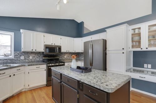 380 Pondview Ln, Chaska MN  55318-2873 exterior