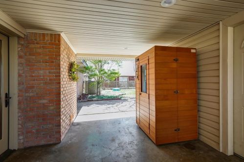 3206 Camelot Dr, Dallas TX 75229-5905 exterior