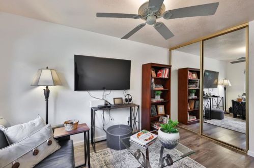 16670 Bernardo Oaks Dr, San Diego CA  92128-2837 exterior