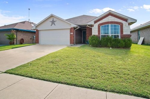 1224 Camden Yard Dr, Burleson, TX 76028-7575