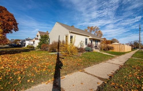 7735 20th Ave, Kenosha WI  53143-5816 exterior