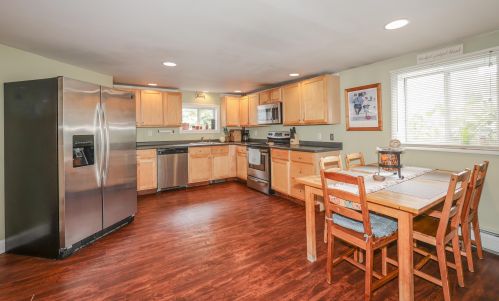 5 Gerry Ave, Newmarket NH  03857-1901 exterior