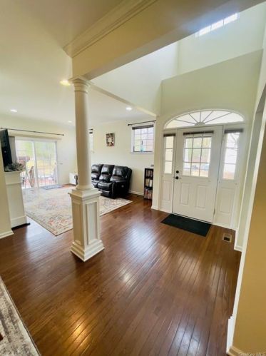 5 Cornwall Ln, Middletown NY  10940-5077 exterior