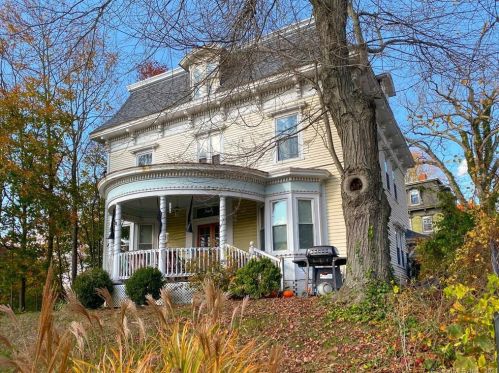 6 Wilkinson St, Putnam, CT 06260-2134