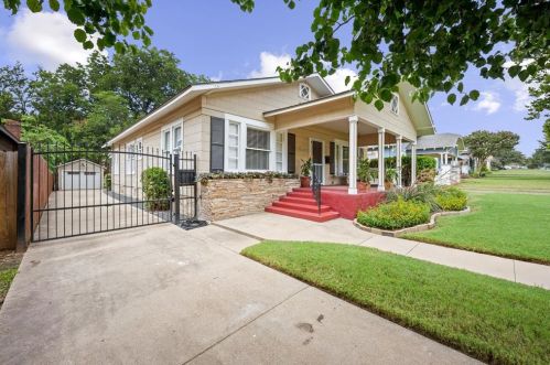 1800 Clover Ln, Fort Worth, TX 76107-3966