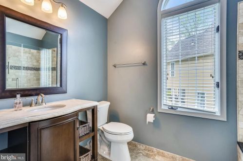 9111 Meadowcreek Ln, Lorton VA  22079-3238 exterior