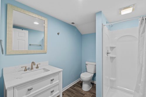 2414 Lagoon Ct, Thiensville WI  53092-5549 exterior