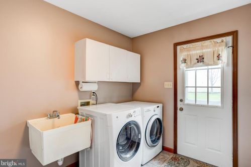 75 Maple Ave, Bareville PA  17540-9602 exterior