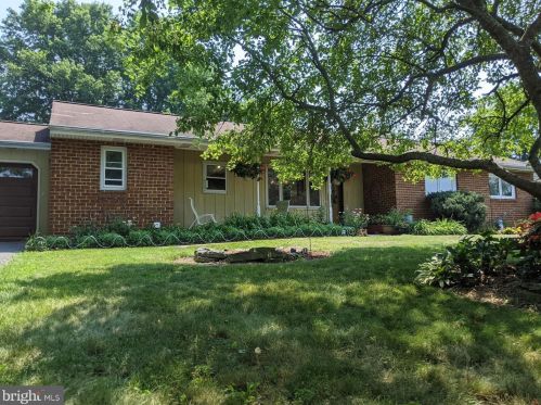 1910 Valley Rd, Etters, PA 17319-9747